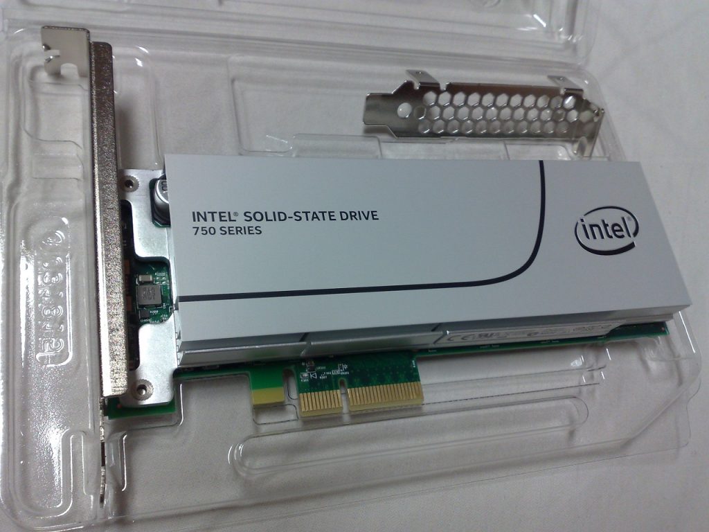 使用 NVMe的PCI Express 3.0 x 4 連結的SSD