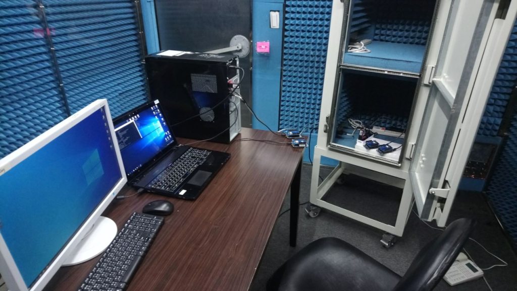 針對無線訊號的測試，專業的測試設備平台以及訊號隔離室不可或缺